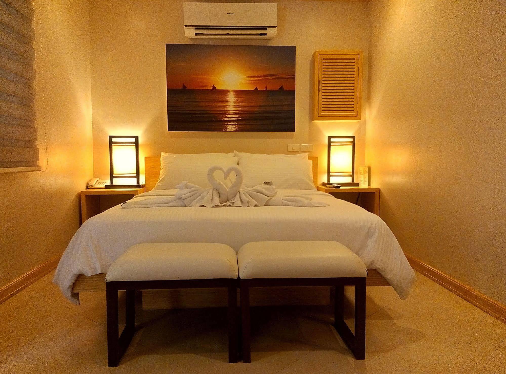 Shore Time Boracay 3*